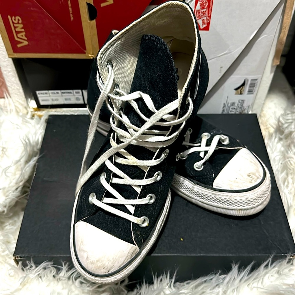 Excellent condition Converse All Star High Top Platform Sneakers!